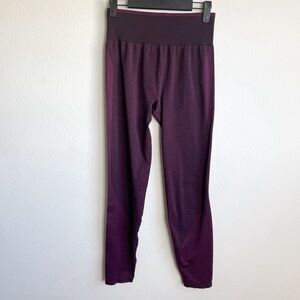 PINK Victoria’s Secret seamless purple yoga leggings size medium